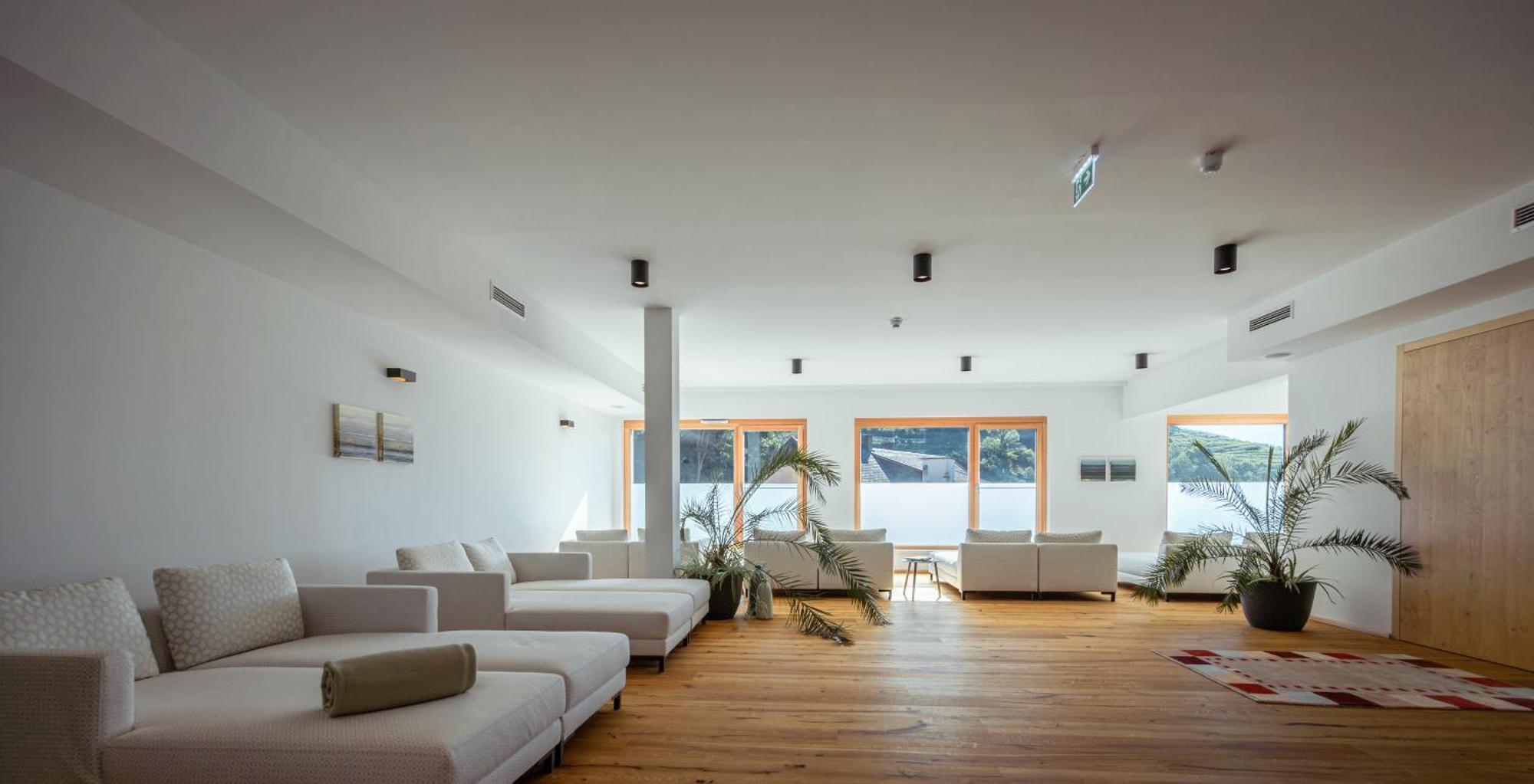 Weinhaus Nigl - Hotel, Restaurant Und Spa 山夫顿堡 外观 照片